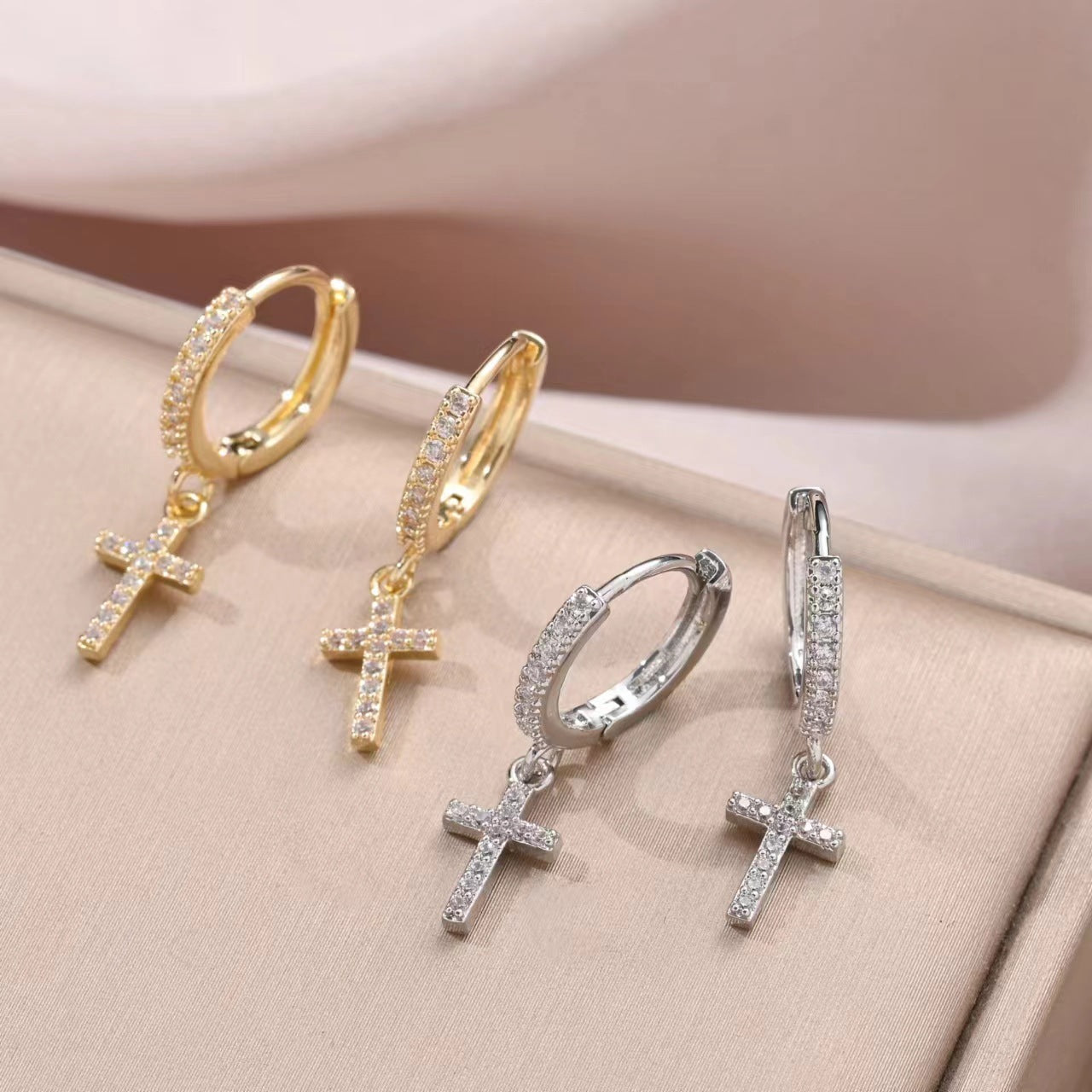 Boucles d’Oreilles Croix Élégance ✞