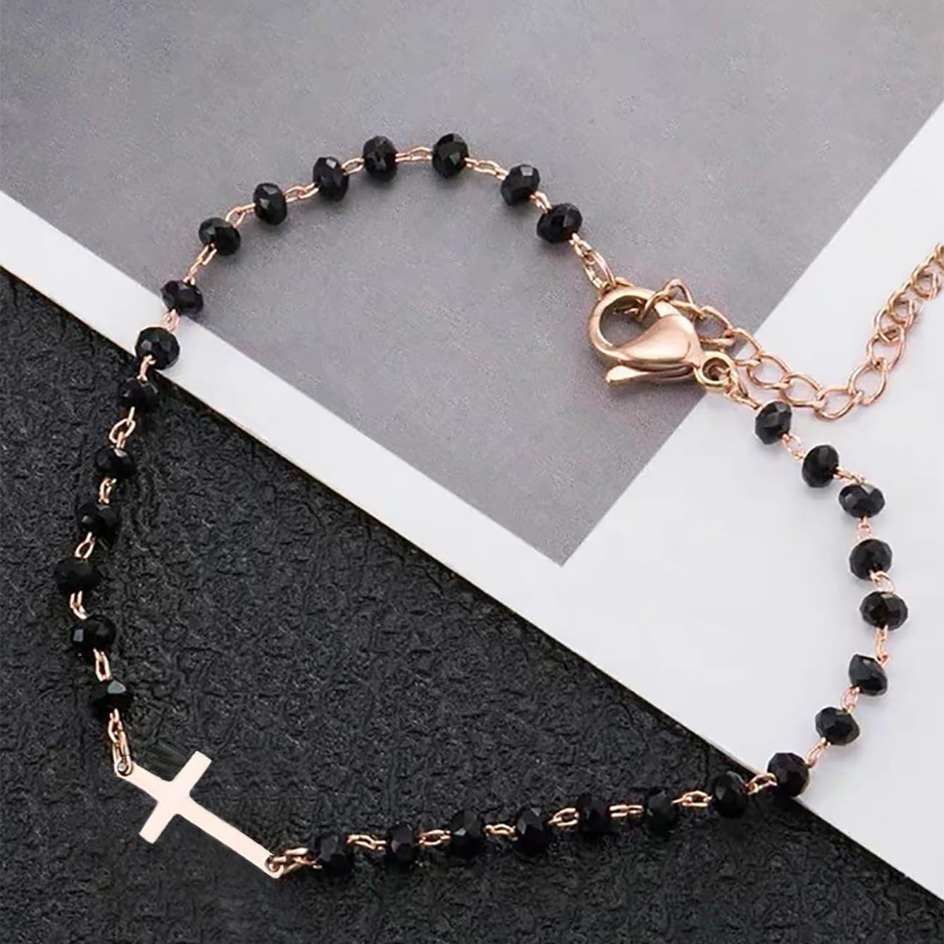 Bracelet Croix Perles Noires ✞