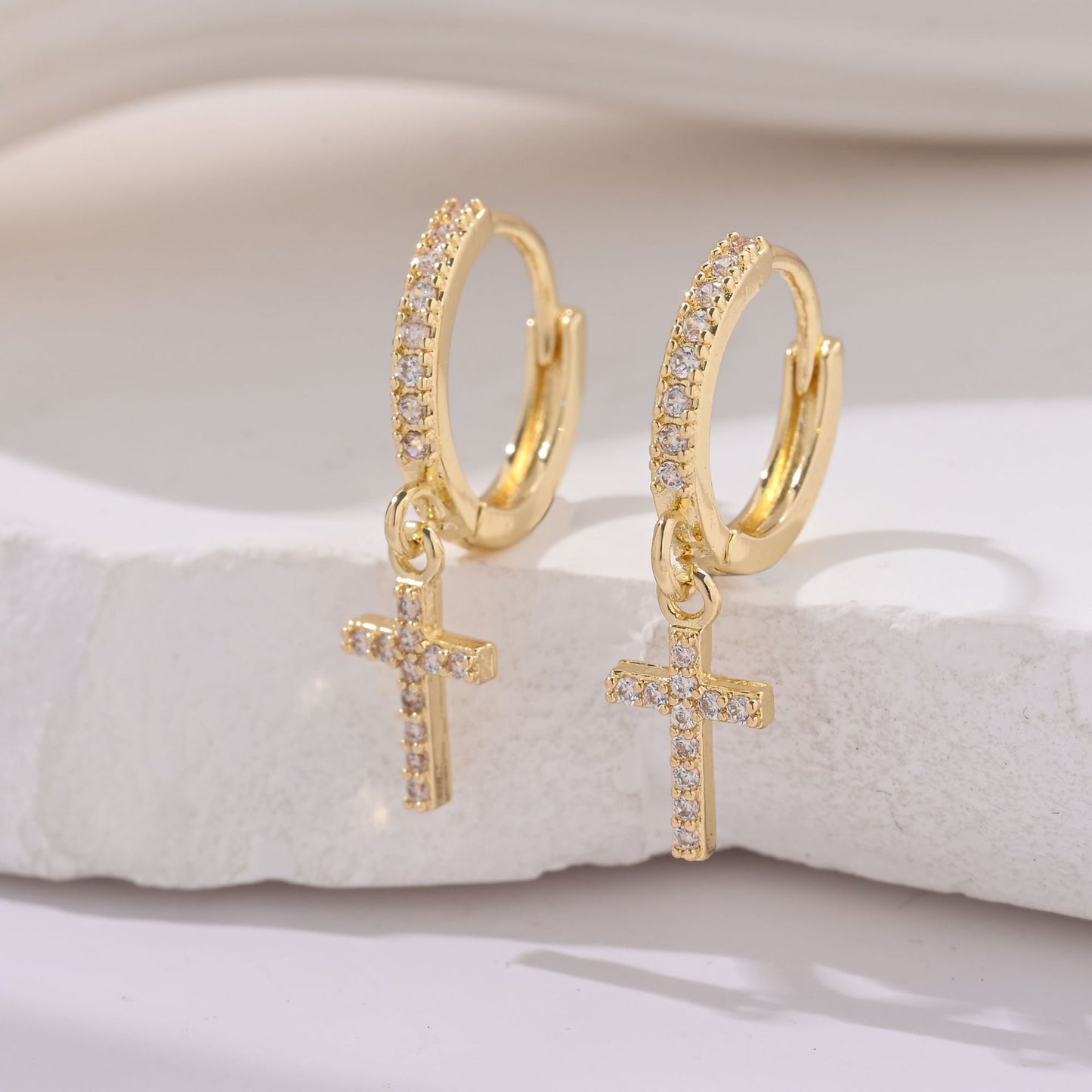 Boucles d’Oreilles Croix Élégance ✞