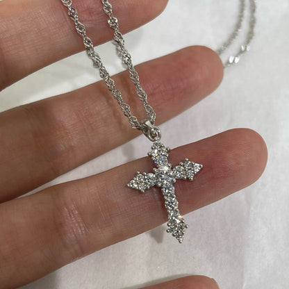 Collier Croix Divine Dorée – Symbole de Foi et d’Élégance ✞